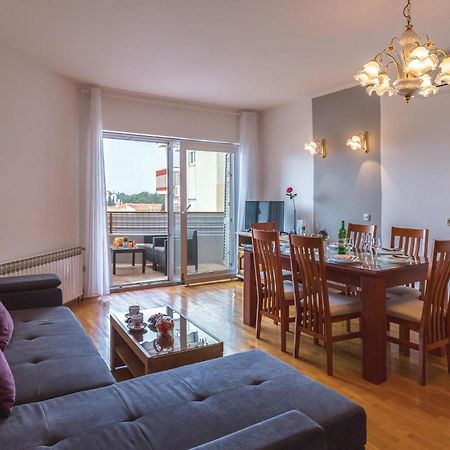 Stunning Apartment In Makarska With Kitchen ภายนอก รูปภาพ