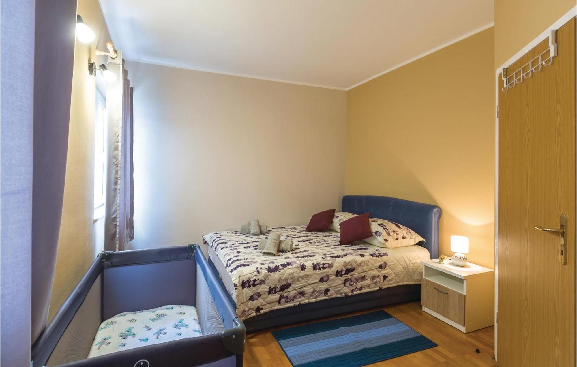 Stunning Apartment In Makarska With Kitchen ภายนอก รูปภาพ