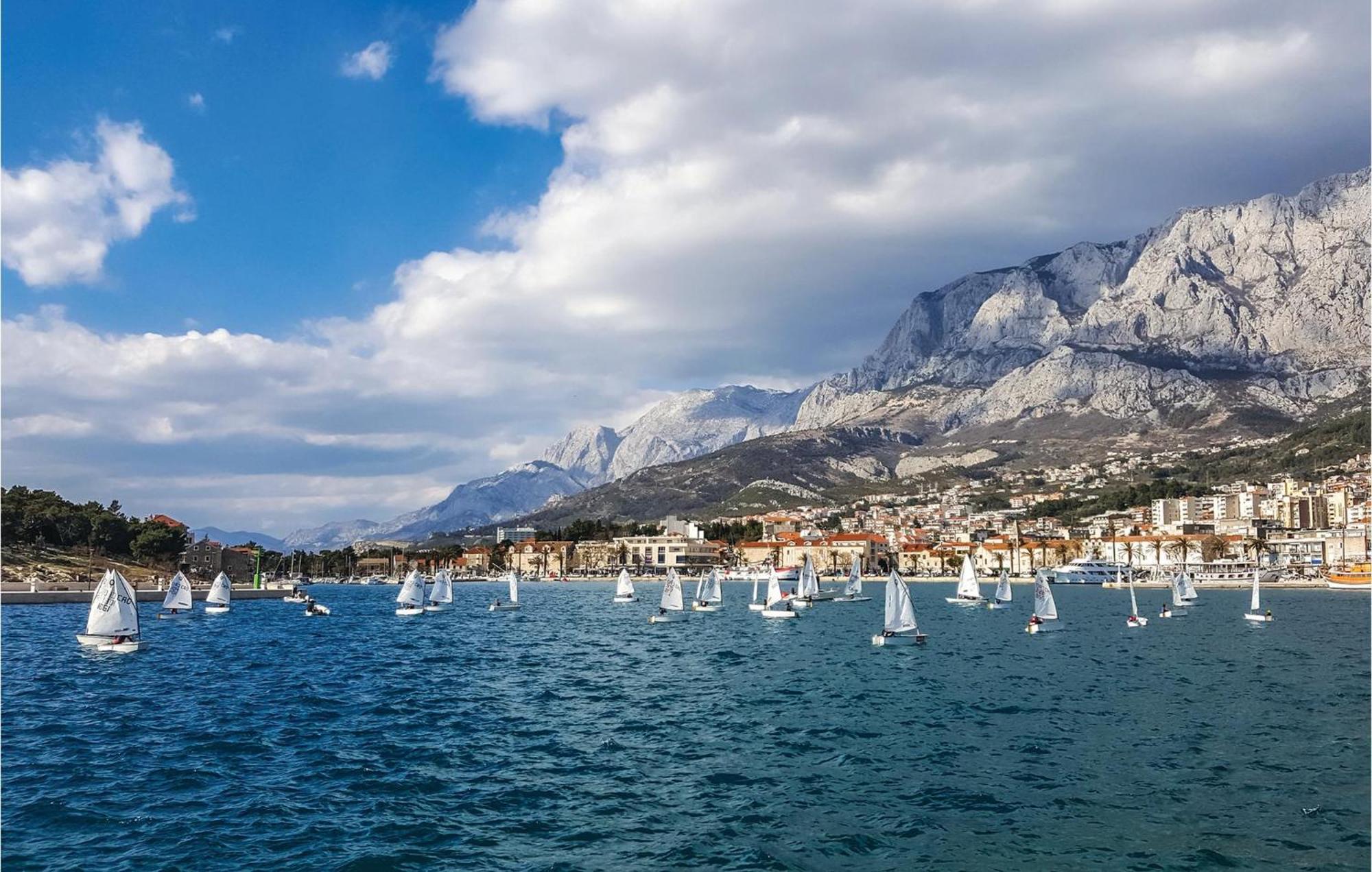 Stunning Apartment In Makarska With Kitchen ภายนอก รูปภาพ