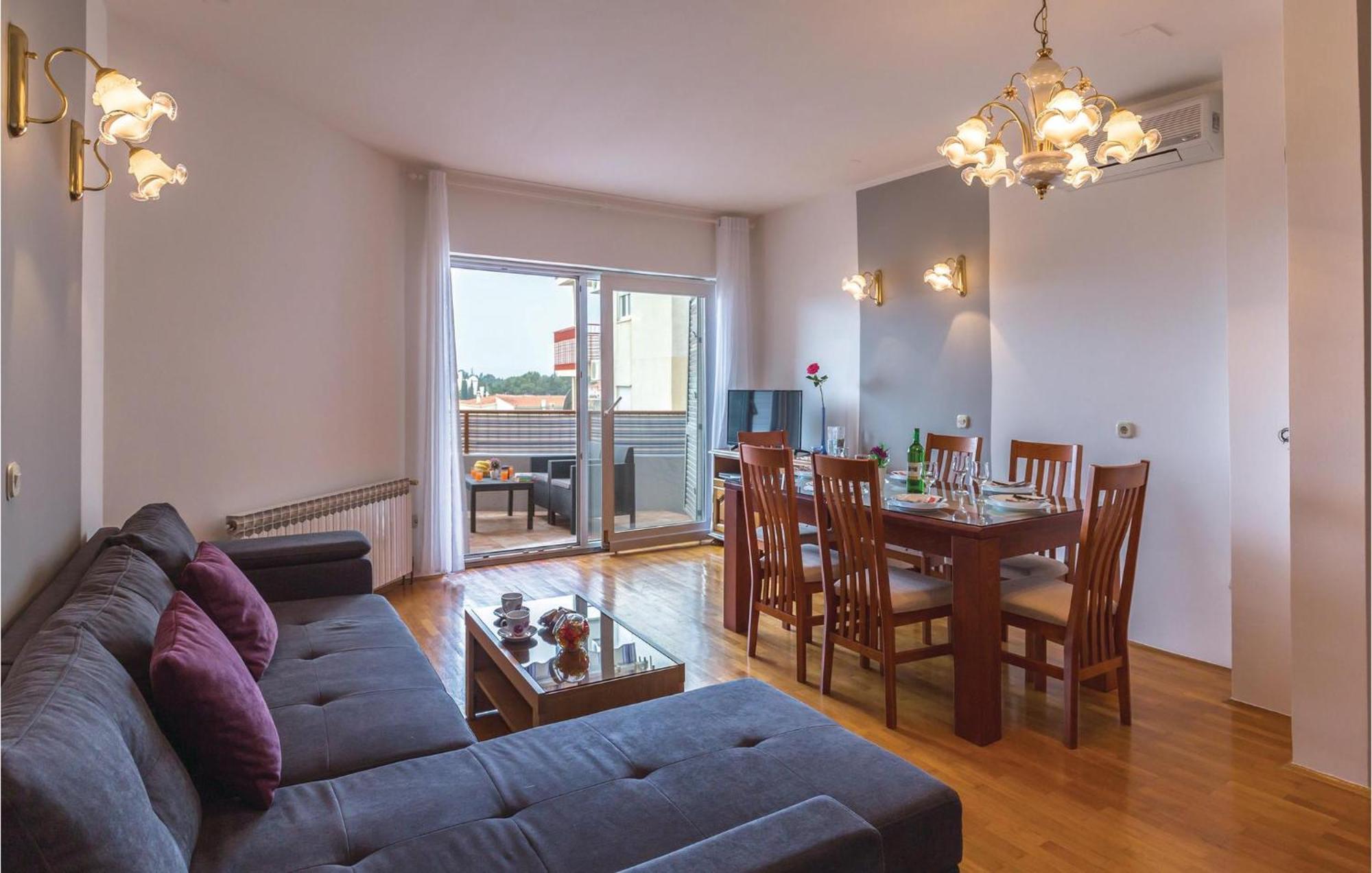 Stunning Apartment In Makarska With Kitchen ภายนอก รูปภาพ
