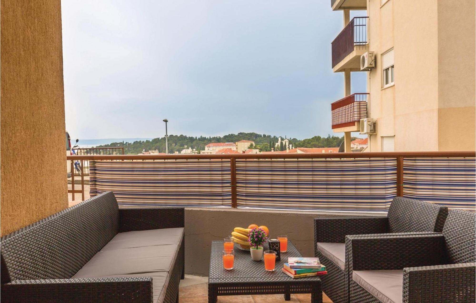 Stunning Apartment In Makarska With Kitchen ภายนอก รูปภาพ